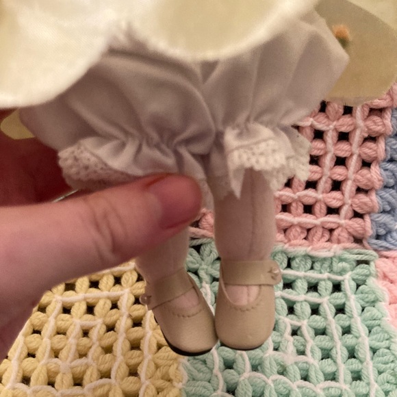 Green Tree Collectible Yellow Dress Lullaby Musical Girl Soft Doll - Picture 7 of 16